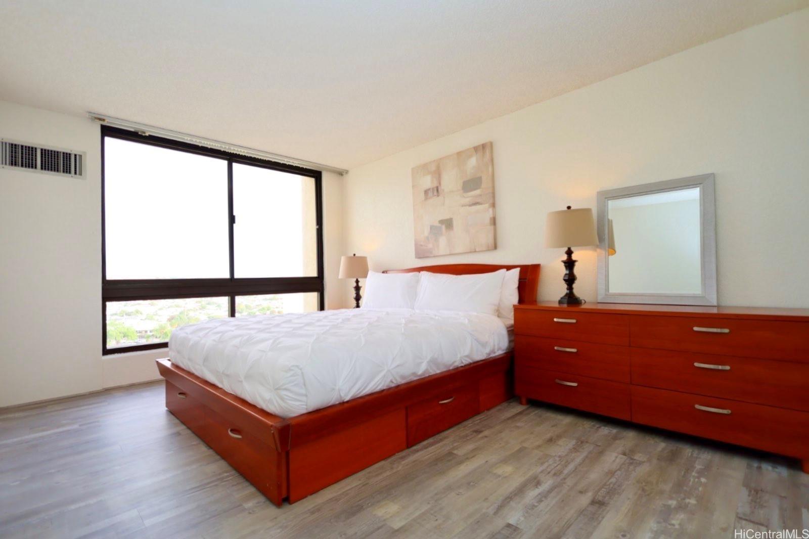 Liliuokalani Gardens condo # II1811, Honolulu, Hawaii - photo 6 of 25