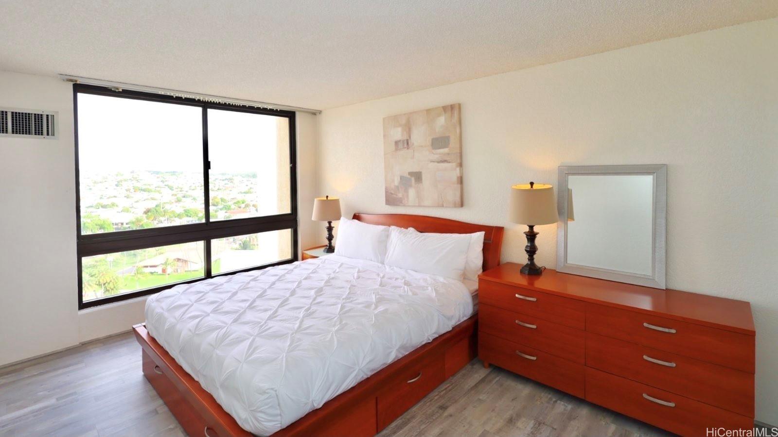 Liliuokalani Gardens condo # II1811, Honolulu, Hawaii - photo 7 of 25