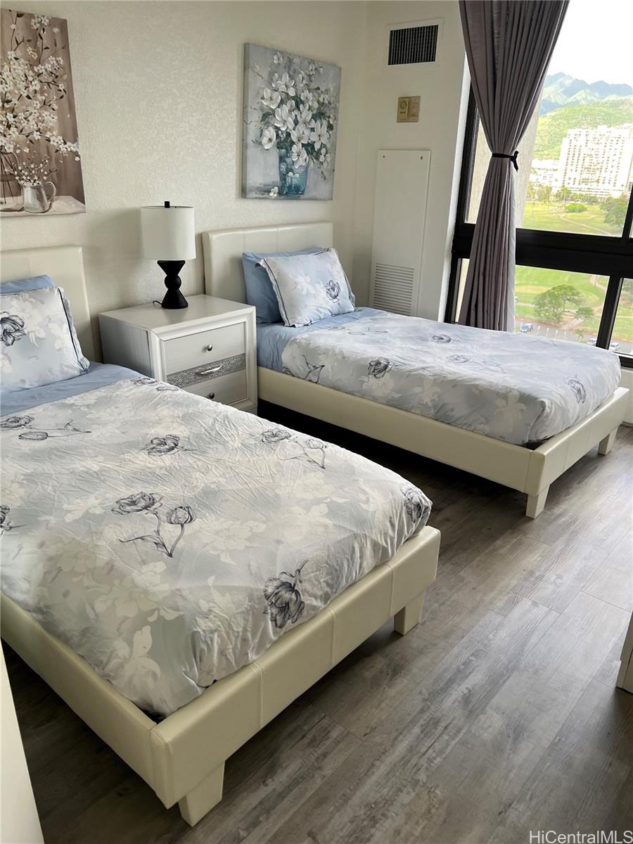 Liliuokalani Gardens condo # II1811, Honolulu, Hawaii - photo 8 of 25