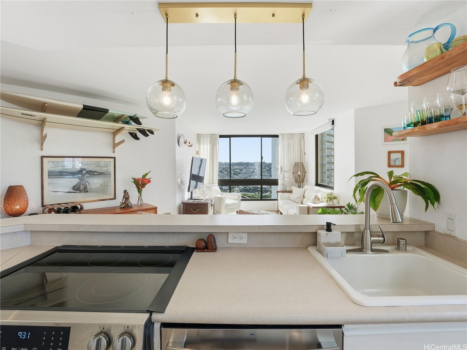 Liliuokalani Gardens condo # II1817, Honolulu, Hawaii - photo 12 of 25