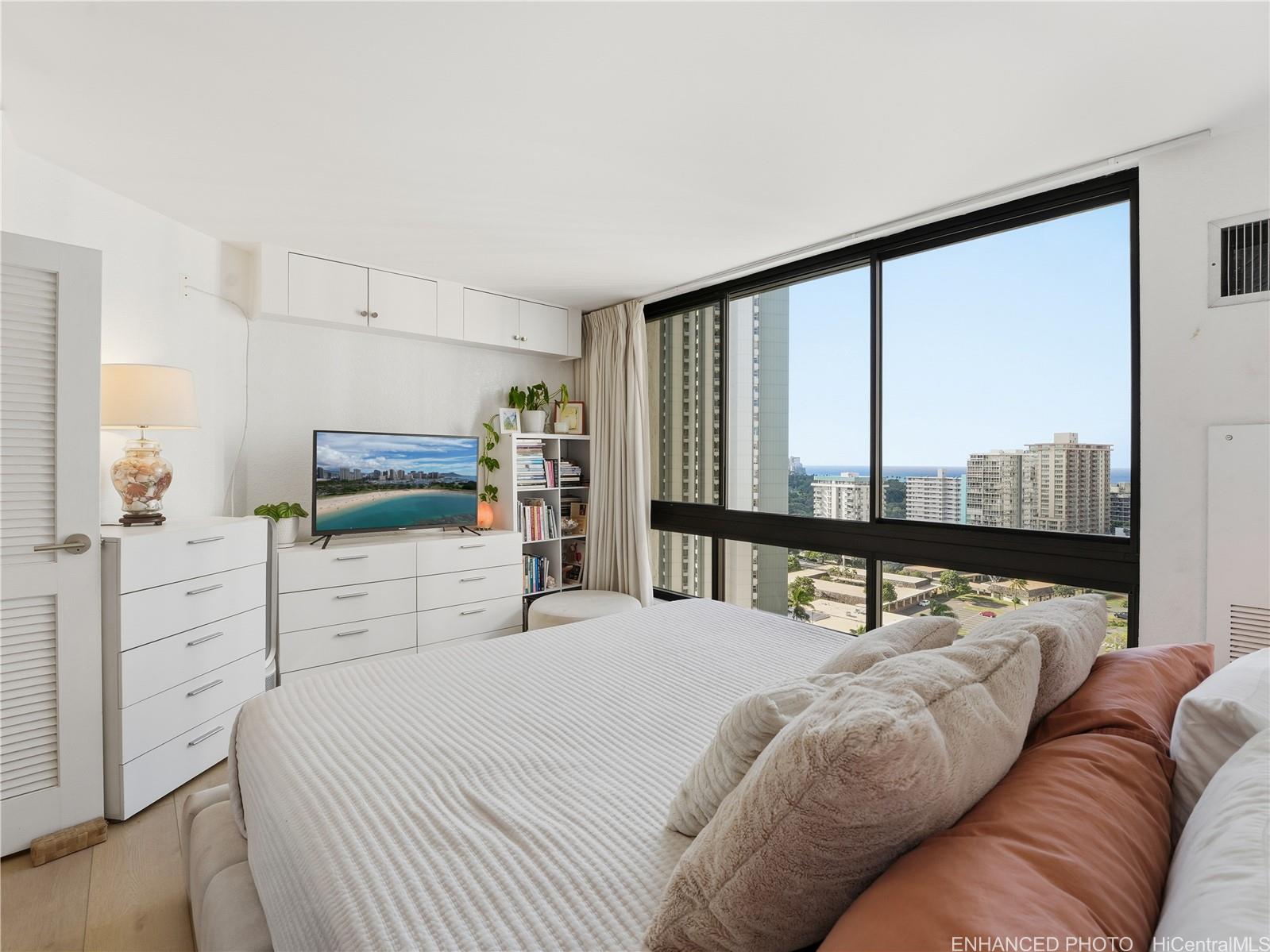 Liliuokalani Gardens condo # II1817, Honolulu, Hawaii - photo 14 of 25