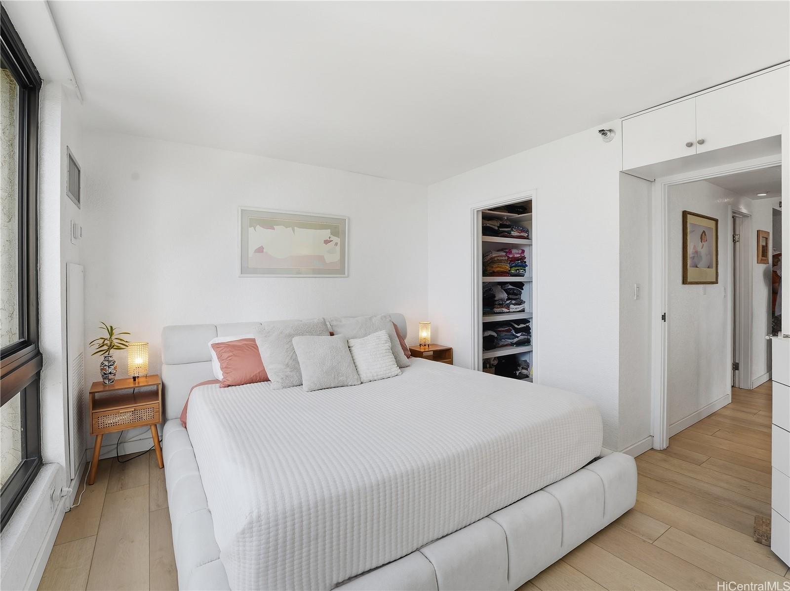 Liliuokalani Gardens condo # II1817, Honolulu, Hawaii - photo 15 of 25