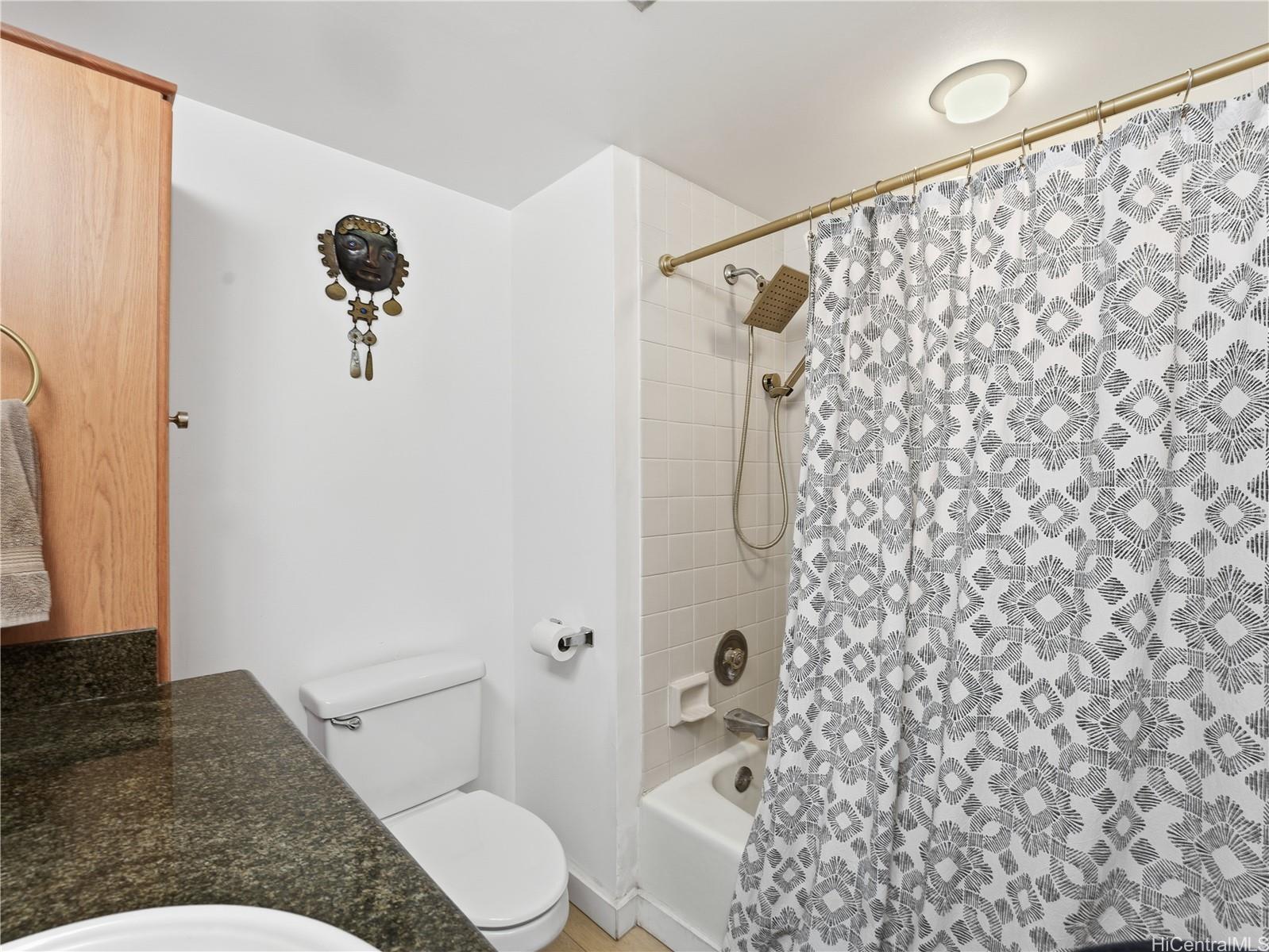 Liliuokalani Gardens condo # II1817, Honolulu, Hawaii - photo 19 of 25