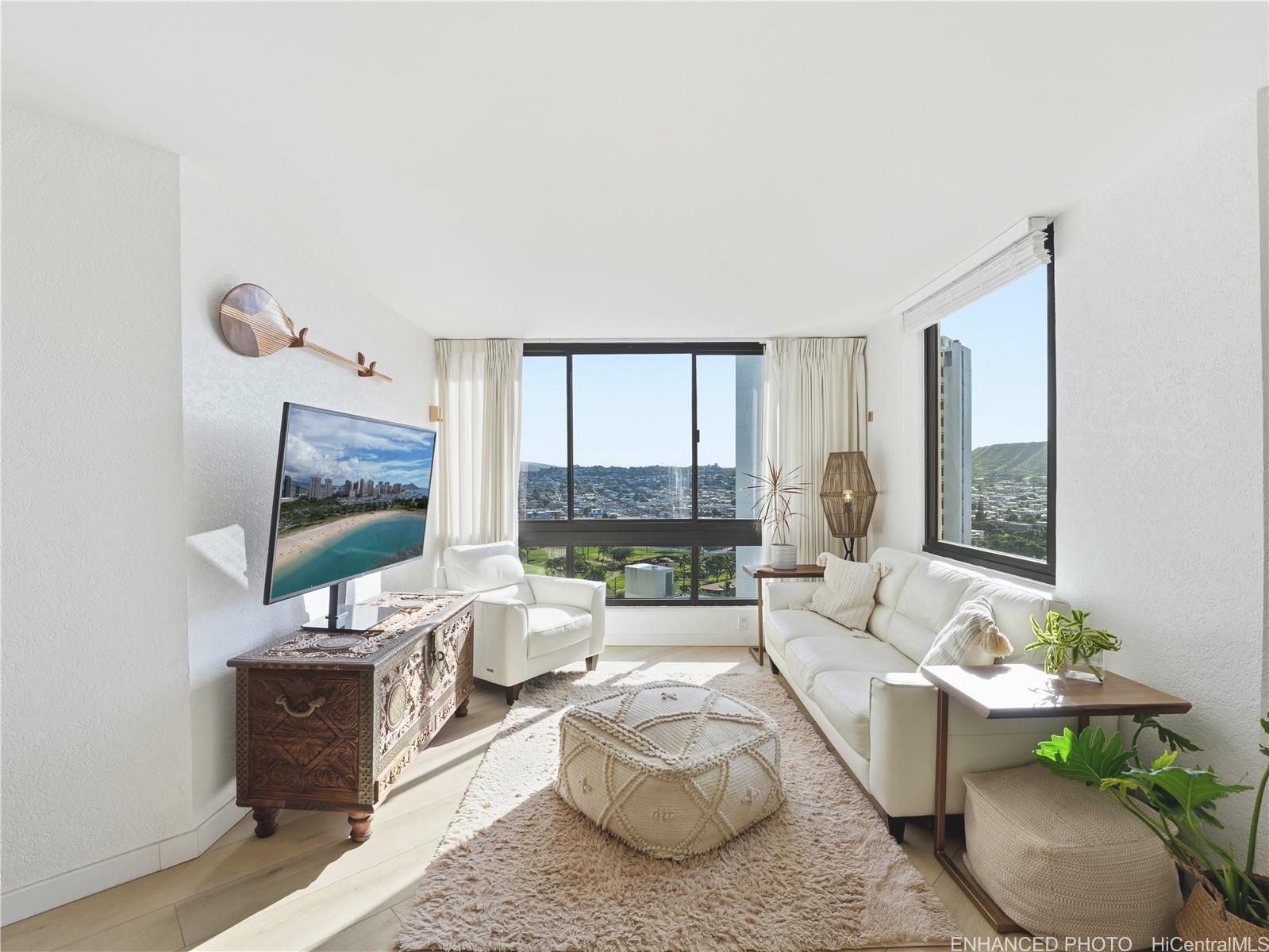 Liliuokalani Gardens condo # II1817, Honolulu, Hawaii - photo 4 of 25