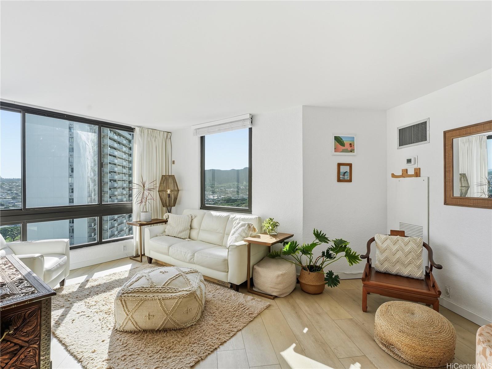 Liliuokalani Gardens condo # II1817, Honolulu, Hawaii - photo 5 of 25