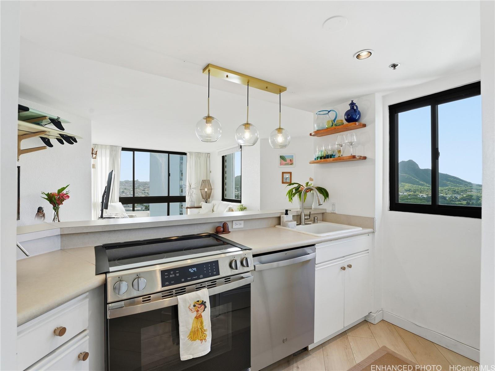 Liliuokalani Gardens condo # II1817, Honolulu, Hawaii - photo 9 of 25