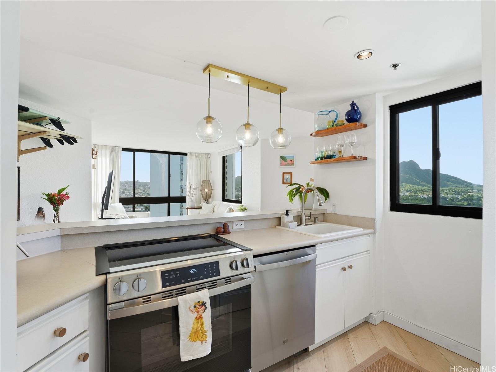 Liliuokalani Gardens condo # II1817, Honolulu, Hawaii - photo 9 of 25