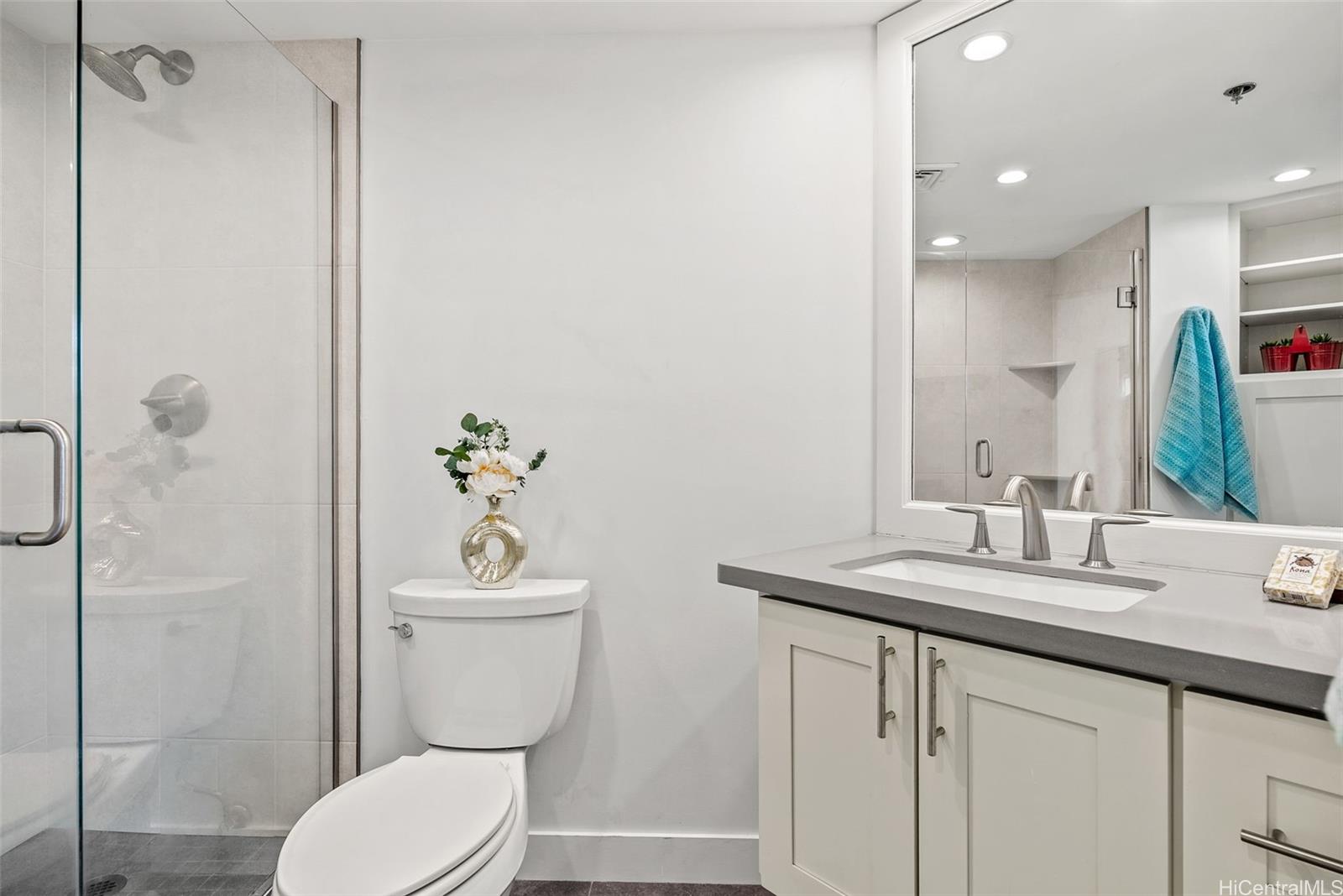 Liliuokalani Gardens condo # II-1912, Honolulu, Hawaii - photo 11 of 25