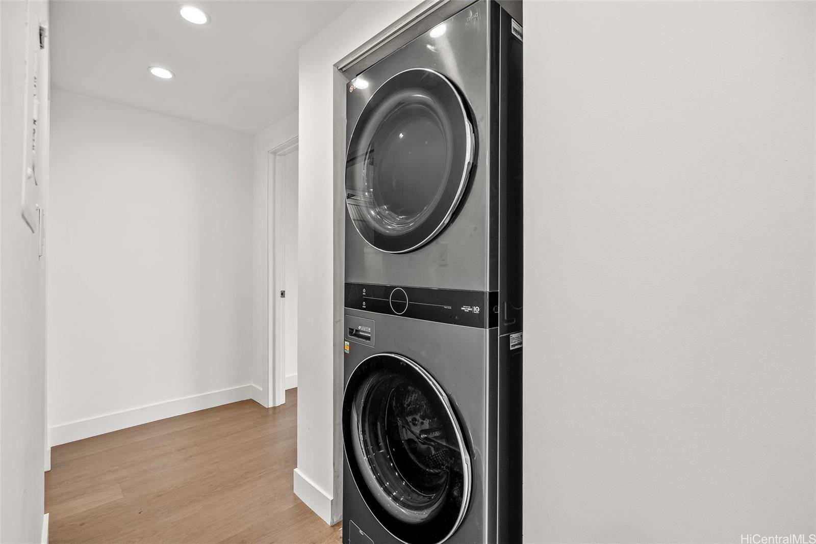 Liliuokalani Gardens condo # II-1912, Honolulu, Hawaii - photo 15 of 25