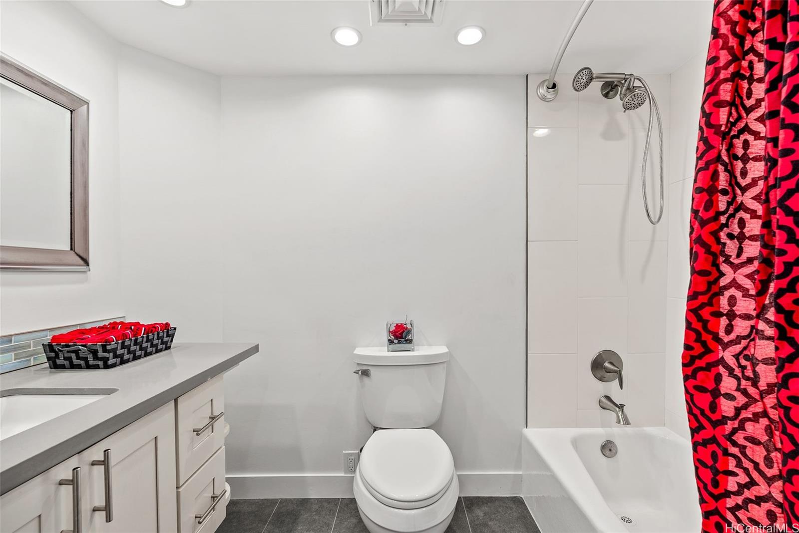 Liliuokalani Gardens condo # II-1912, Honolulu, Hawaii - photo 16 of 25