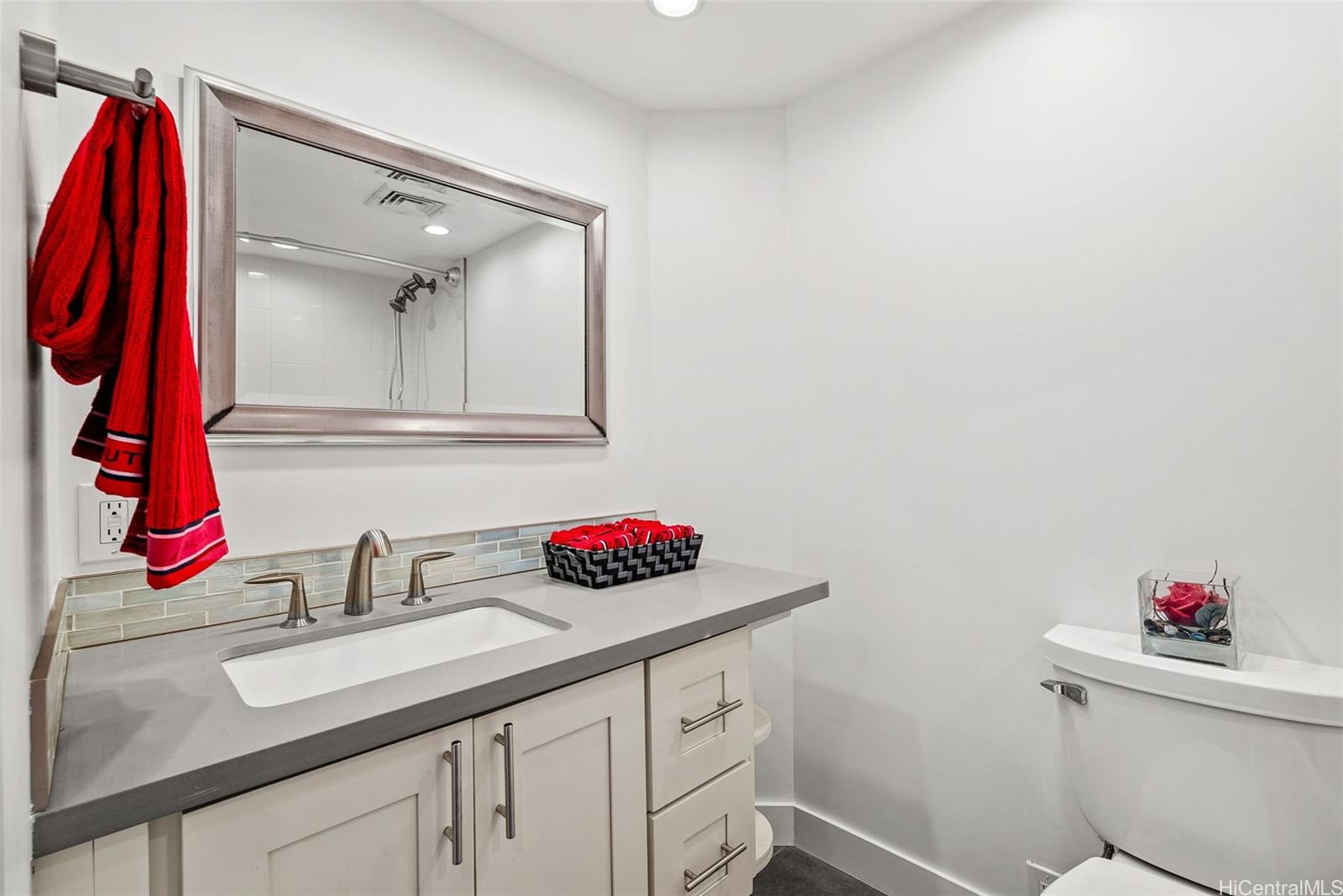 Liliuokalani Gardens condo # II-1912, Honolulu, Hawaii - photo 17 of 25