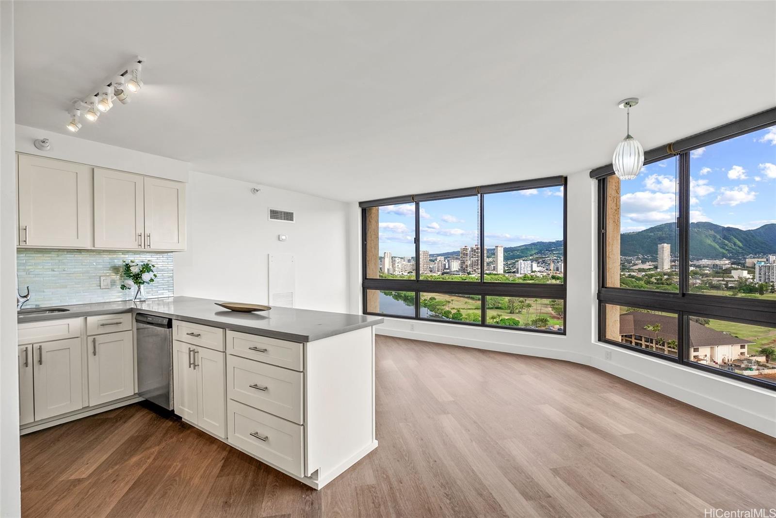 Liliuokalani Gardens condo # II-1912, Honolulu, Hawaii - photo 3 of 25