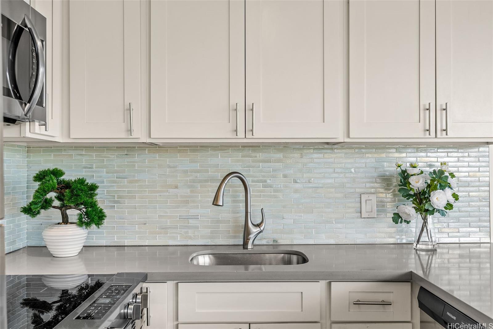 Liliuokalani Gardens condo # II-1912, Honolulu, Hawaii - photo 6 of 25