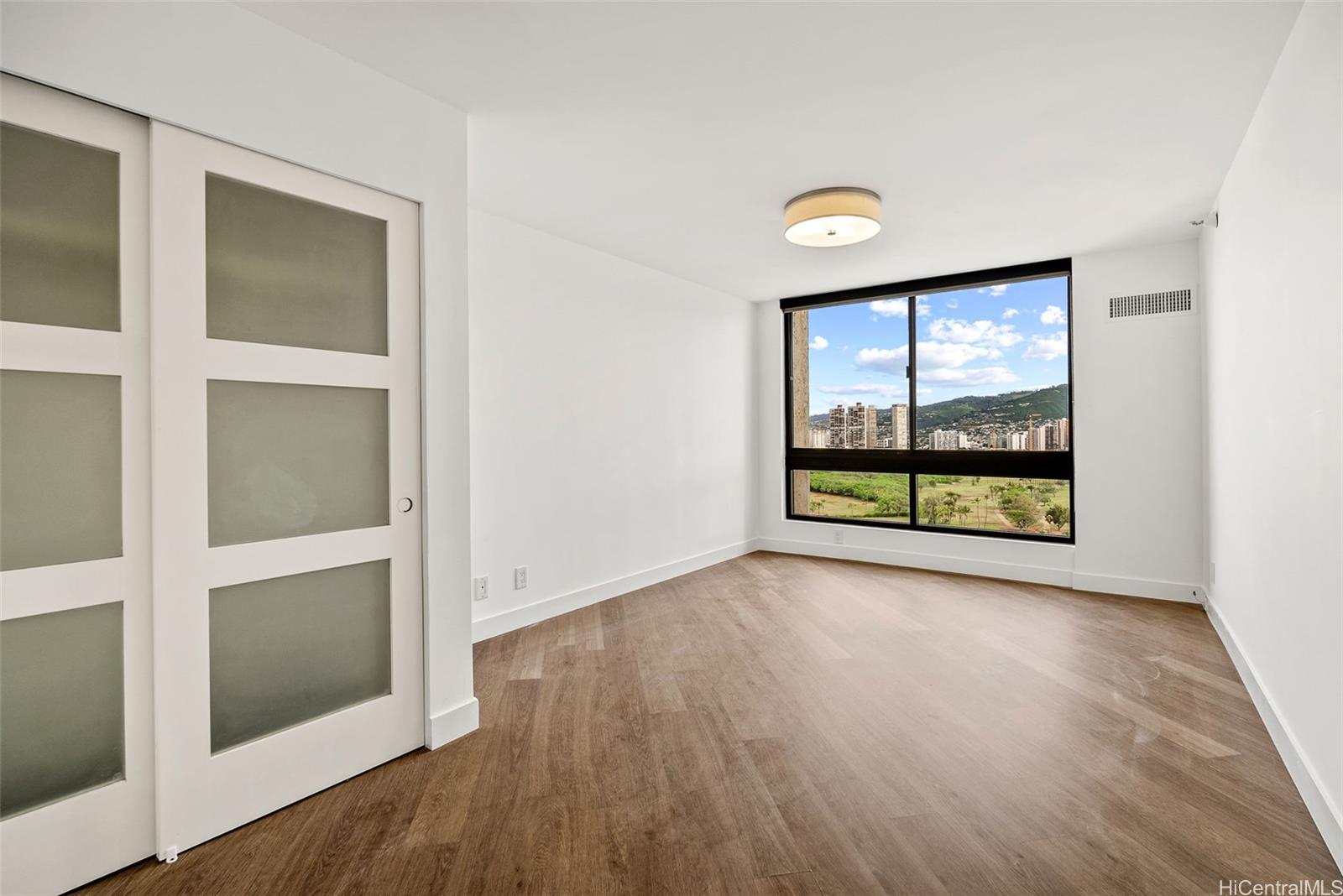 Liliuokalani Gardens condo # II-1912, Honolulu, Hawaii - photo 8 of 25