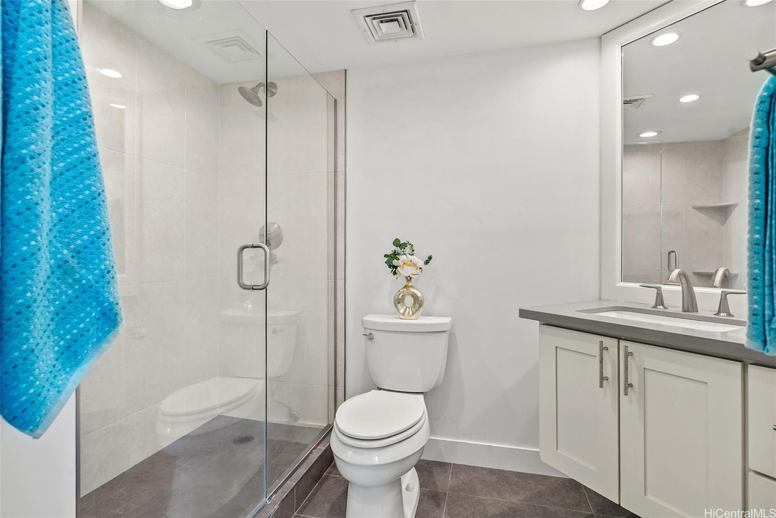 Liliuokalani Gardens condo # II-1912, Honolulu, Hawaii - photo 10 of 25