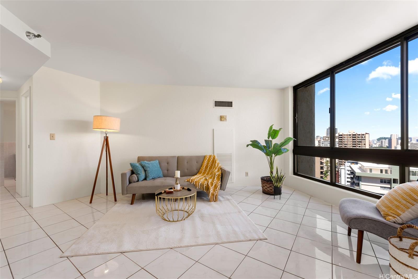 Liliuokalani Gardens condo # II-2116, Honolulu, Hawaii - photo 3 of 21