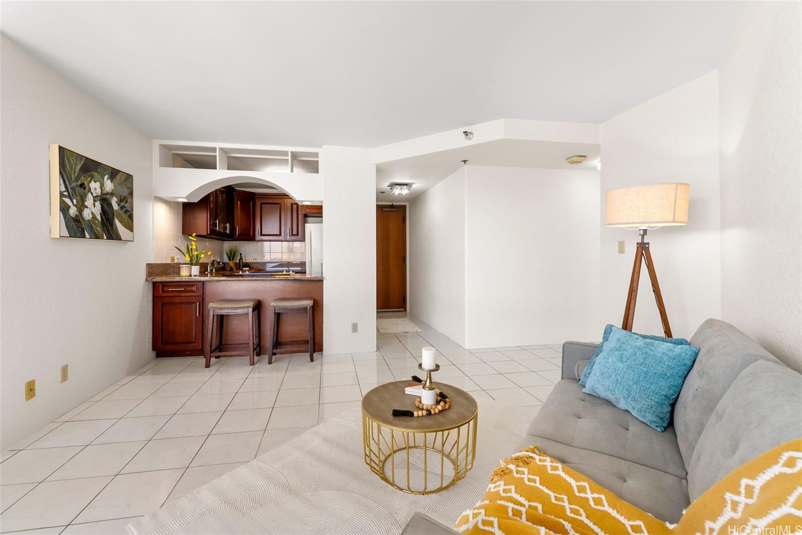 Liliuokalani Gardens condo # II-2116, Honolulu, Hawaii - photo 4 of 21