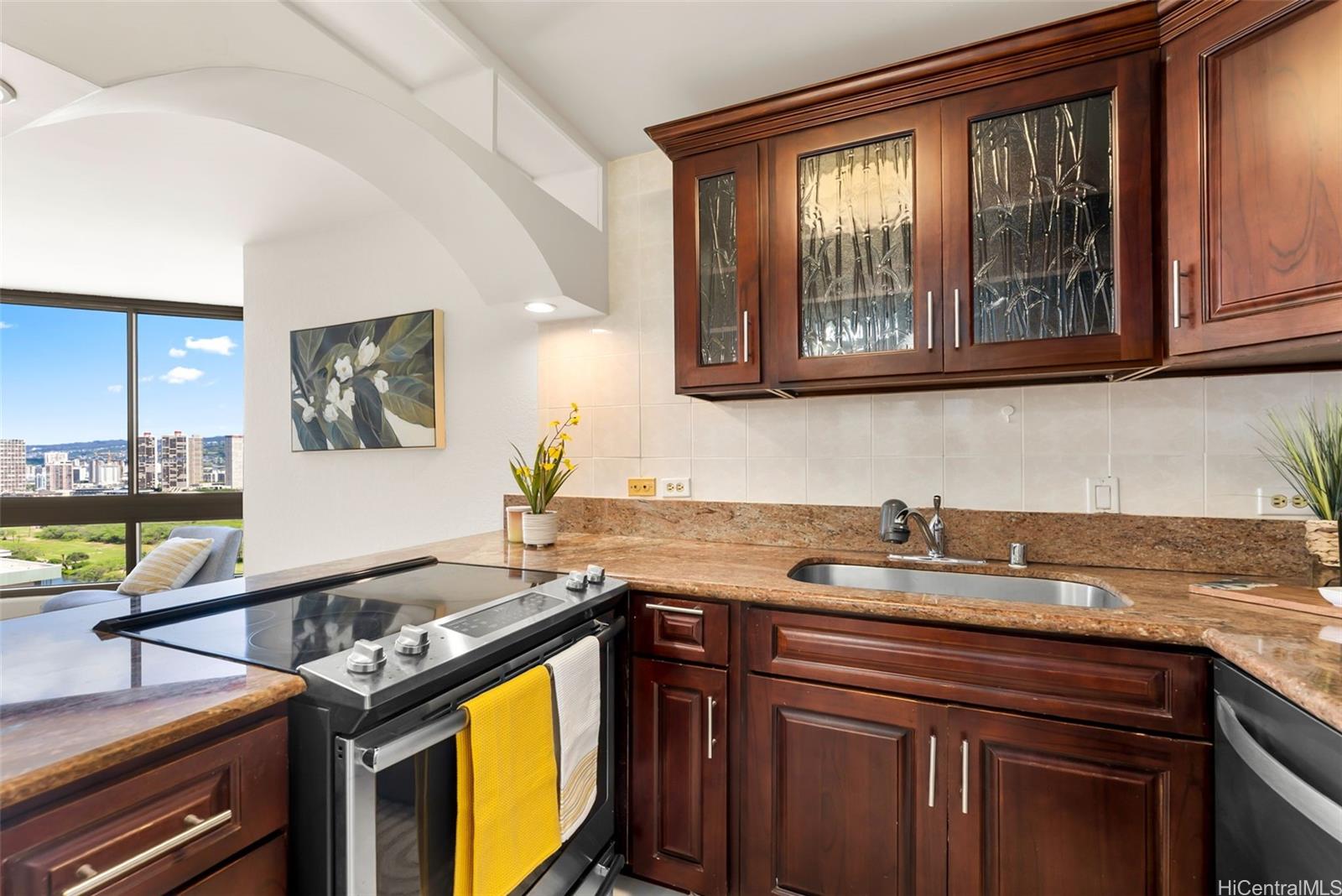 Liliuokalani Gardens condo # II-2116, Honolulu, Hawaii - photo 6 of 21