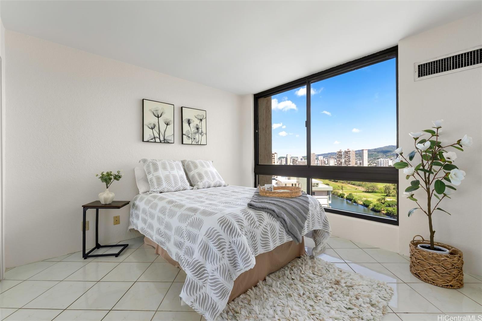 Liliuokalani Gardens condo # II-2116, Honolulu, Hawaii - photo 8 of 21