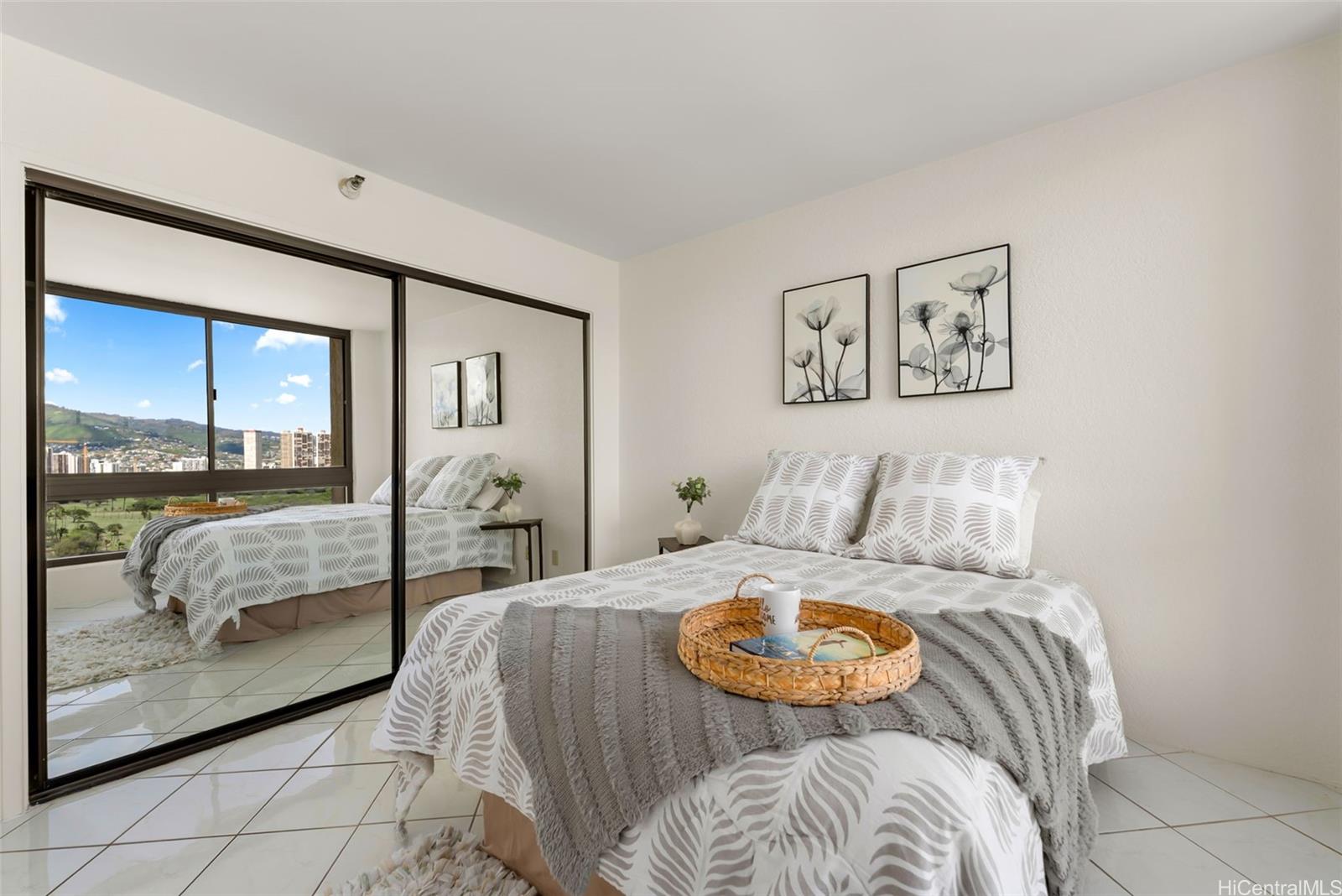 Liliuokalani Gardens condo # II-2116, Honolulu, Hawaii - photo 9 of 21