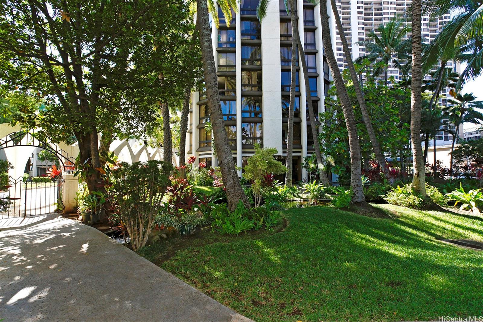 300 Wai Nani Way Honolulu - Rental - photo 14 of 17