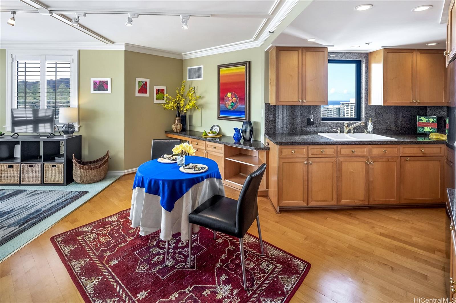 Liliuokalani Gardens condo # II2417, Honolulu, Hawaii - photo 2 of 20