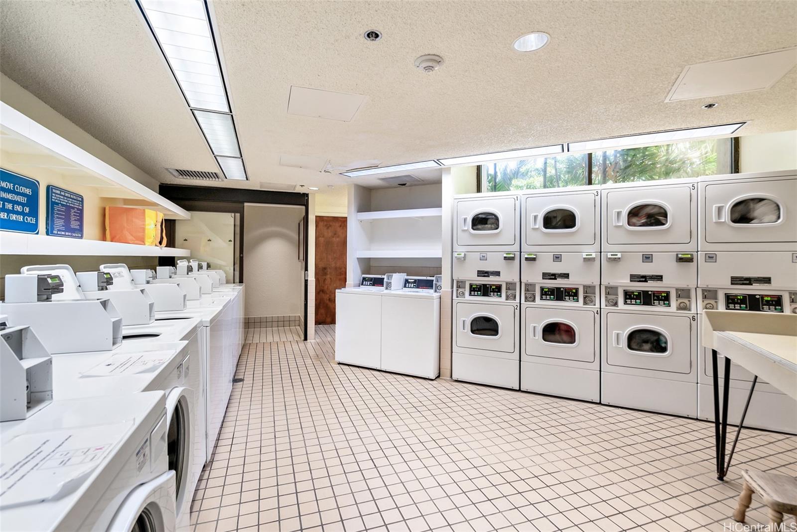 Liliuokalani Gardens condo # II2417, Honolulu, Hawaii - photo 19 of 20