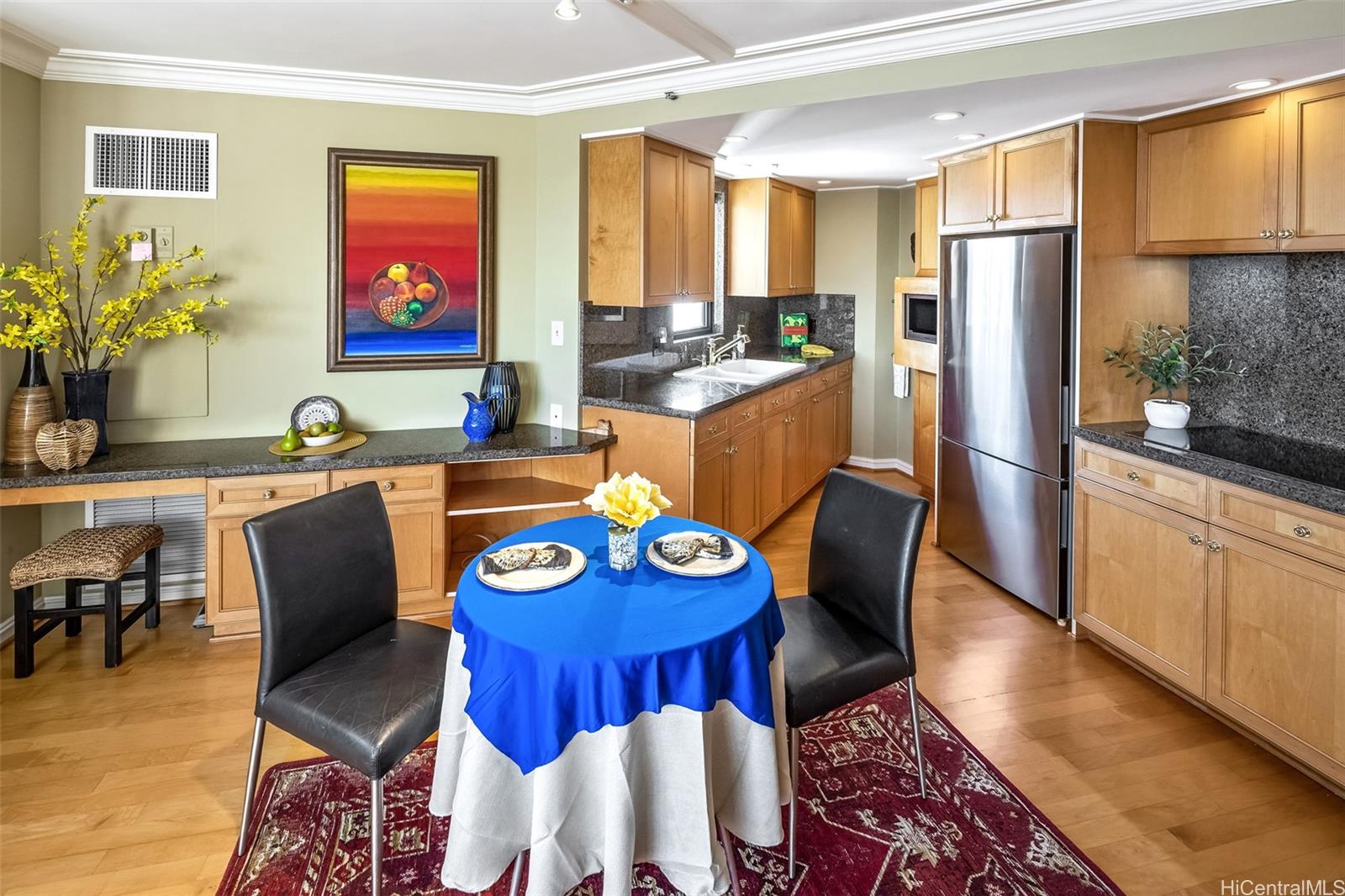 Liliuokalani Gardens condo # II2417, Honolulu, Hawaii - photo 3 of 20