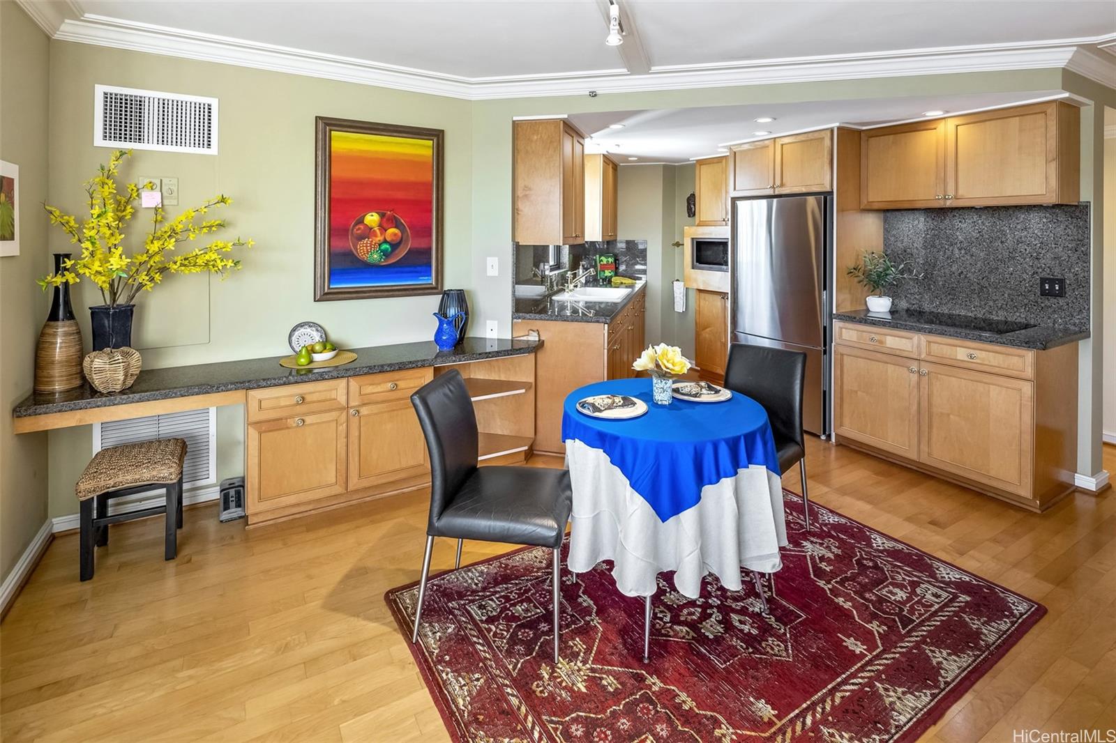 Liliuokalani Gardens condo # II2417, Honolulu, Hawaii - photo 4 of 20