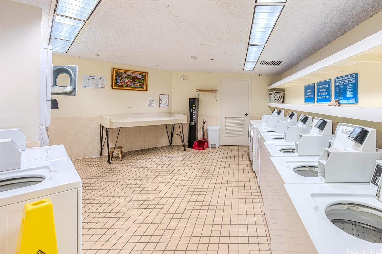 Liliuokalani Gardens condo # II914, Honolulu, Hawaii - photo 11 of 25