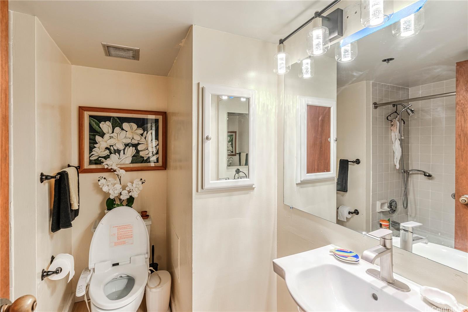 Liliuokalani Gardens condo # II914, Honolulu, Hawaii - photo 20 of 25