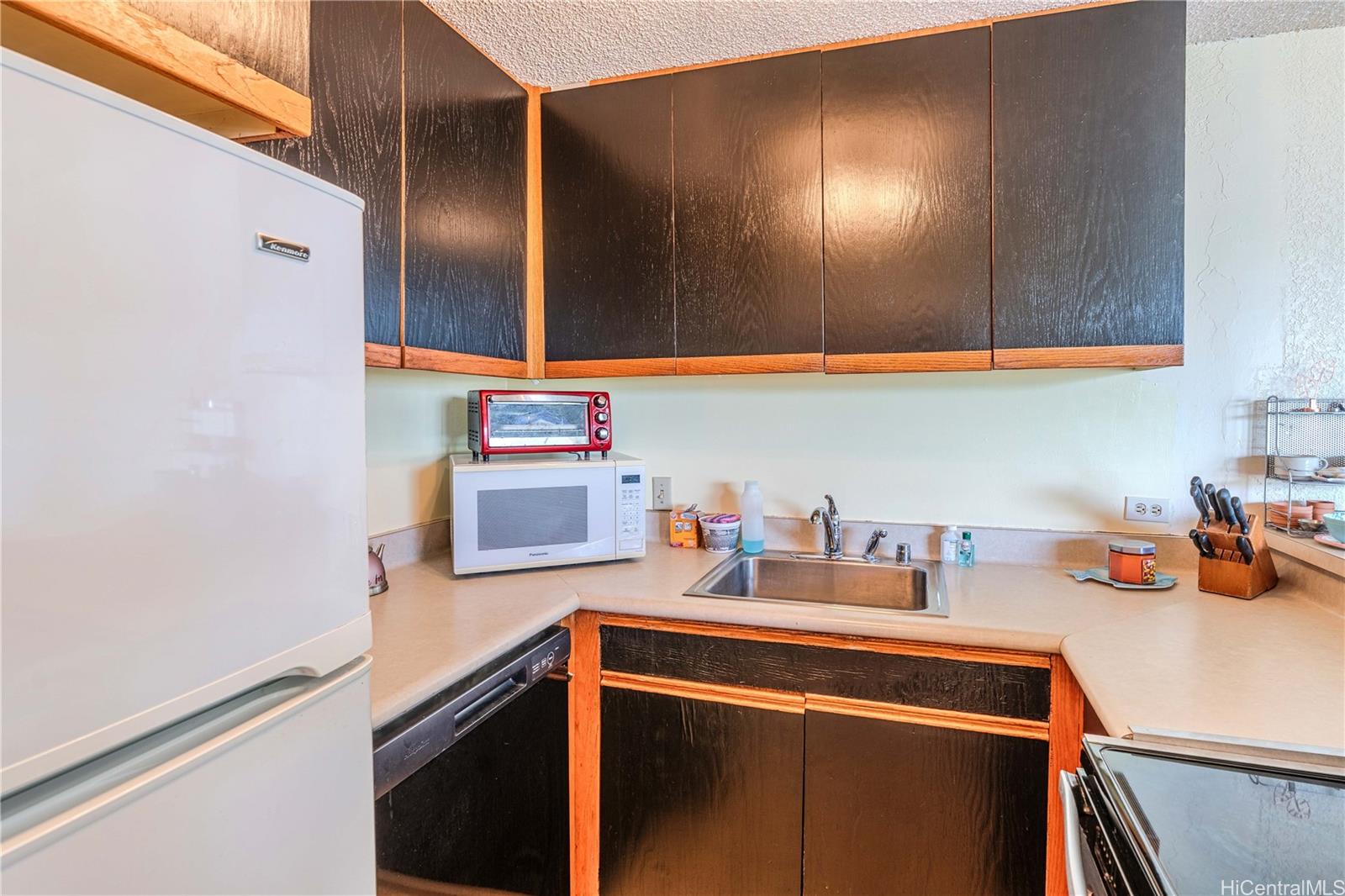 Liliuokalani Gardens condo # II914, Honolulu, Hawaii - photo 22 of 25