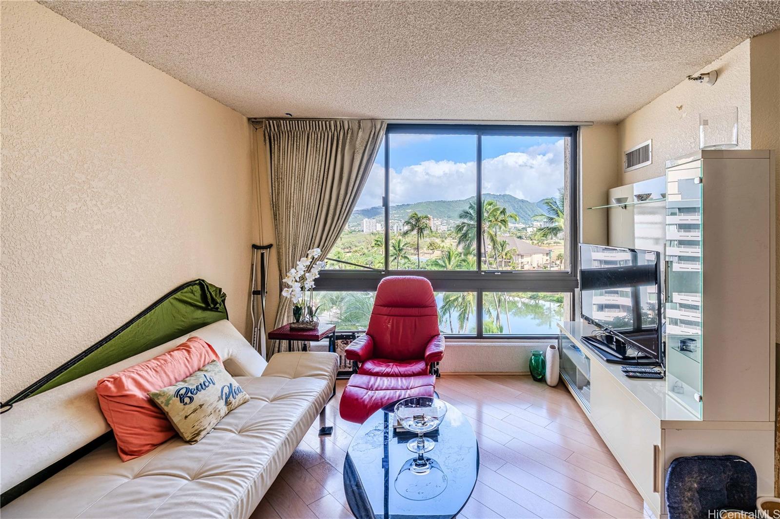 Liliuokalani Gardens condo # II914, Honolulu, Hawaii - photo 24 of 25