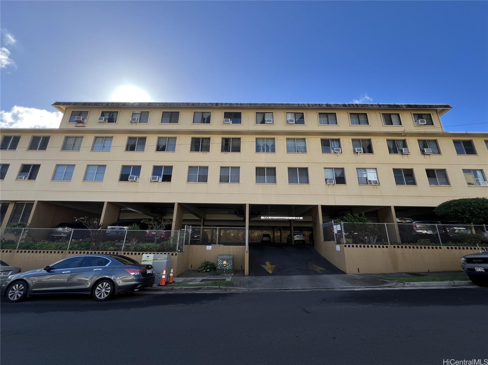 Hillside Villa condo # 308, Honolulu, Hawaii - photo 2 of 3