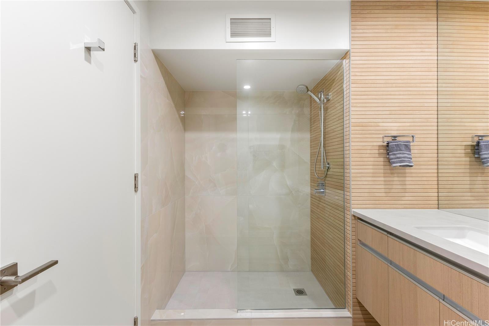 3003 Kalakaua condo # 5A, Honolulu, Hawaii - photo 23 of 25