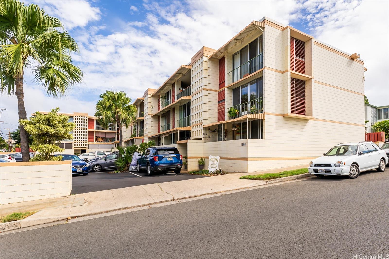 Gregg Apts The condo # A102, Honolulu, Hawaii - photo 14 of 17