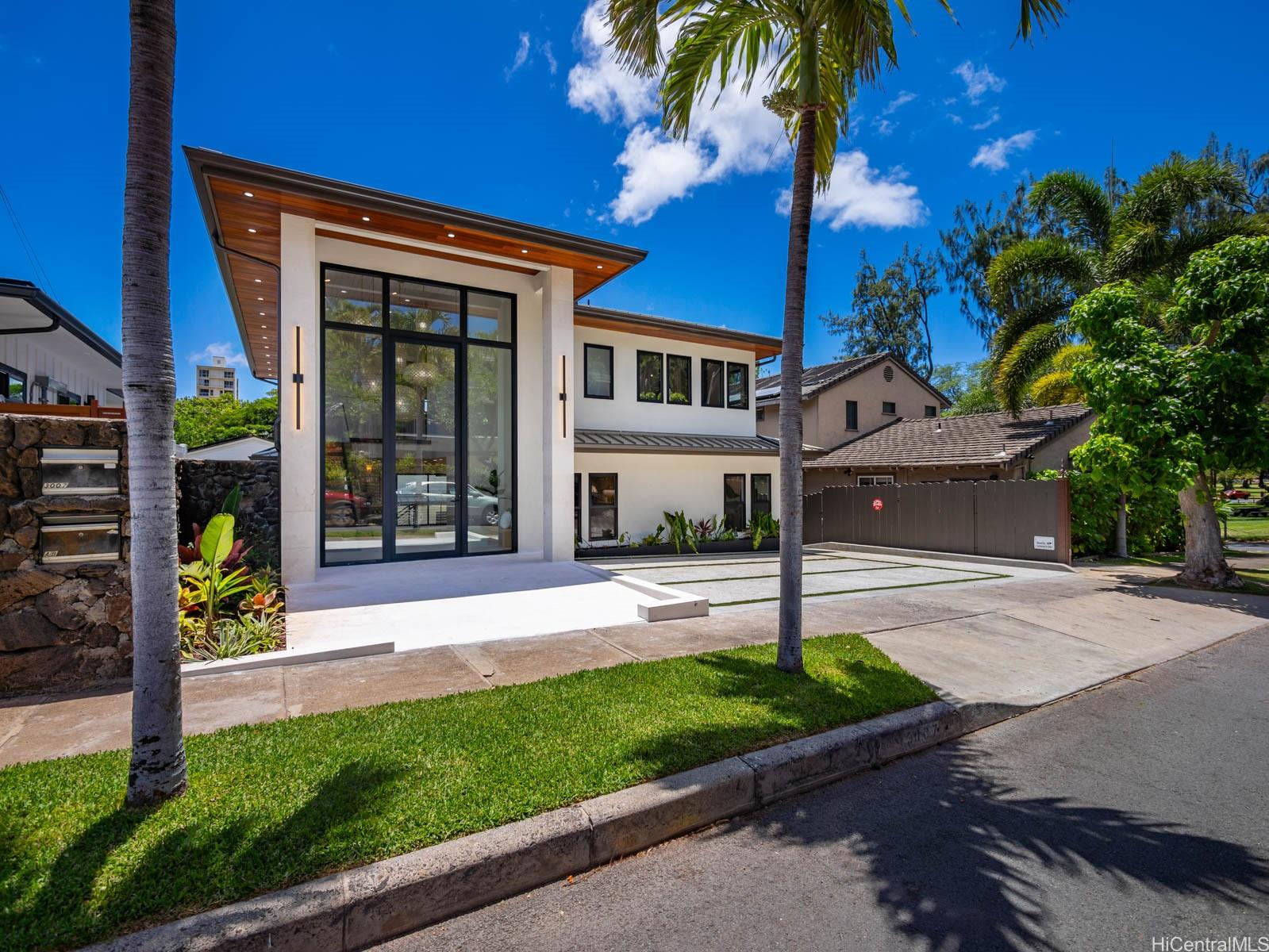 3007  Hibiscus Drive Diamond Head, Diamond Head home - photo 2 of 25