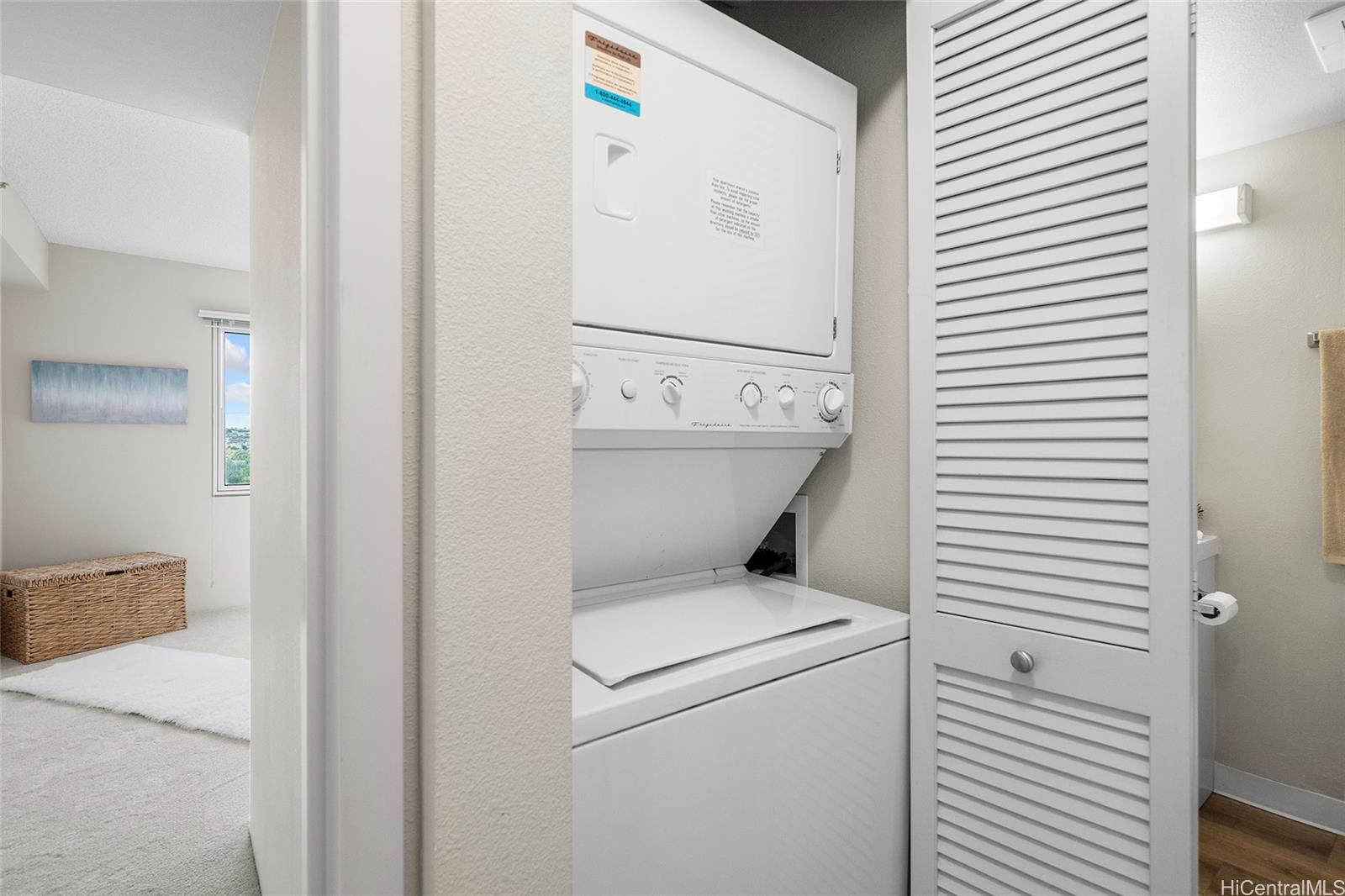 Country Club Village 6 condo # 1403, Honolulu, Hawaii - photo 8 of 17