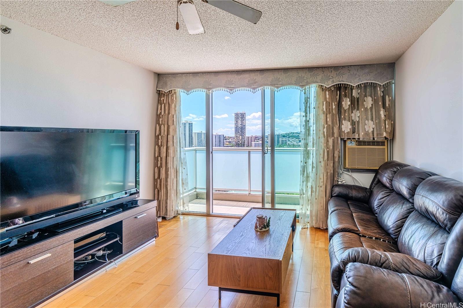 Country Club Village 6 condo # 1505, Honolulu, Hawaii - photo 3 of 15