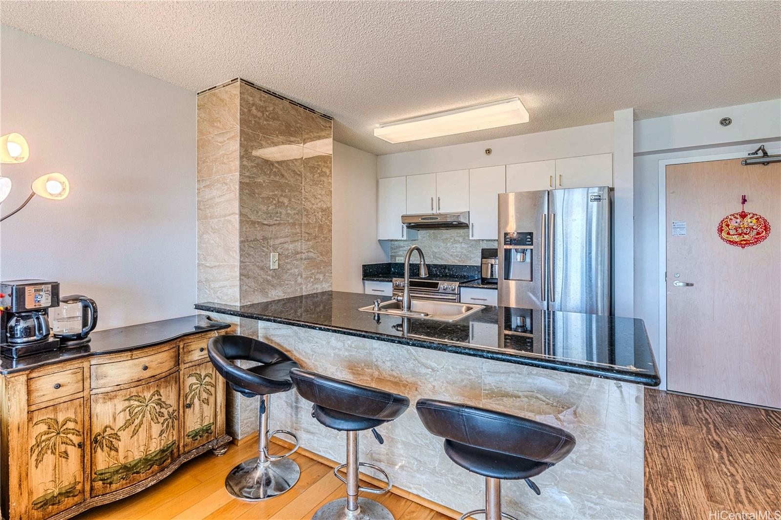 Country Club Village 6 condo # 1505, Honolulu, Hawaii - photo 2 of 17