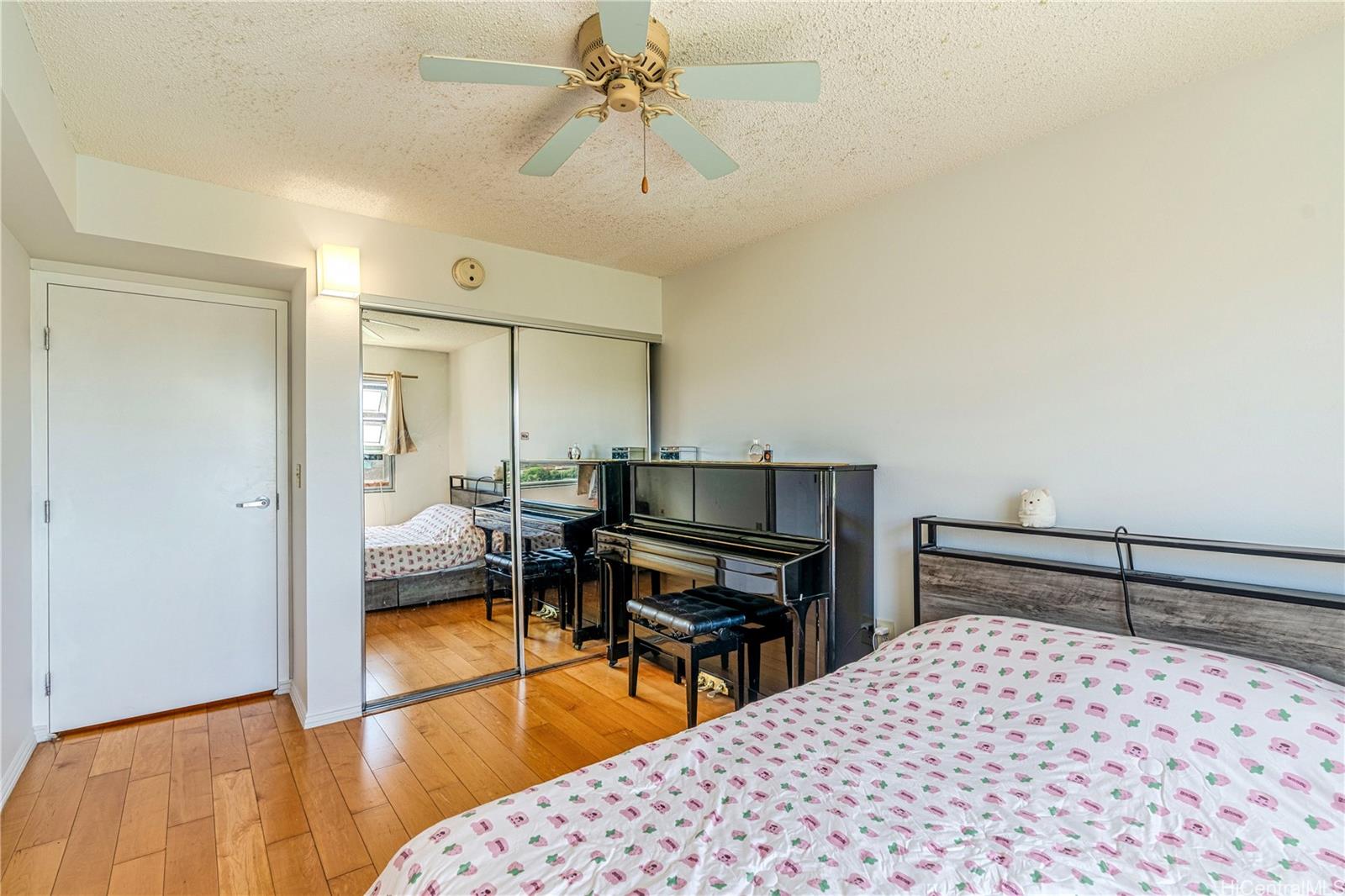 Country Club Village 6 condo # 1505, Honolulu, Hawaii - photo 10 of 17