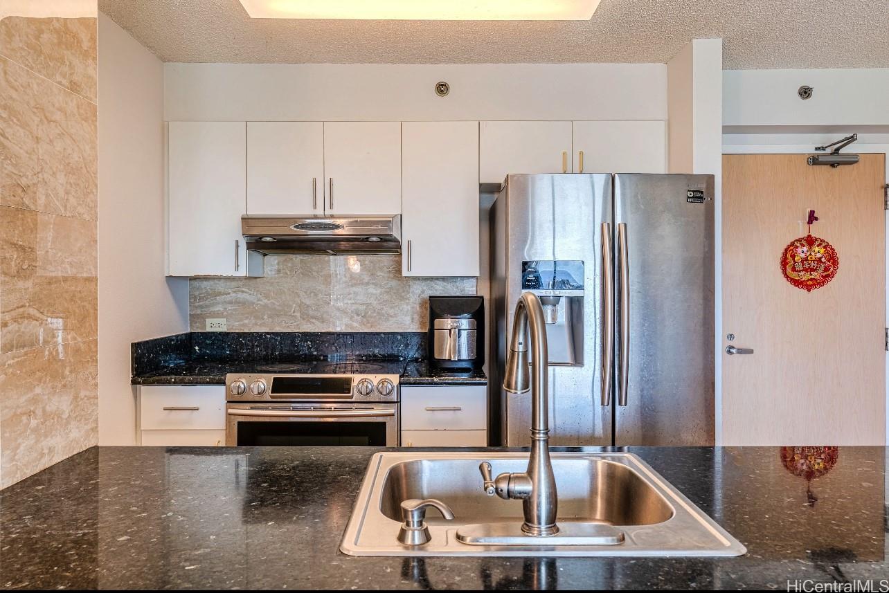 Country Club Village 6 condo # 1505, Honolulu, Hawaii - photo 2 of 11