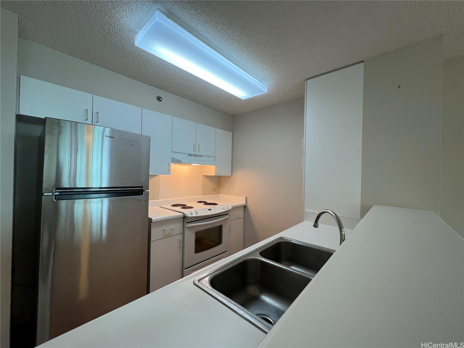 3009 Ala Makahala Place Honolulu - Rental - photo 3 of 12