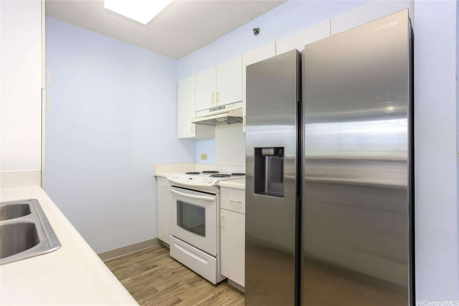 Country Club Village 6 condo # 810, Honolulu, Hawaii - photo 3 of 13