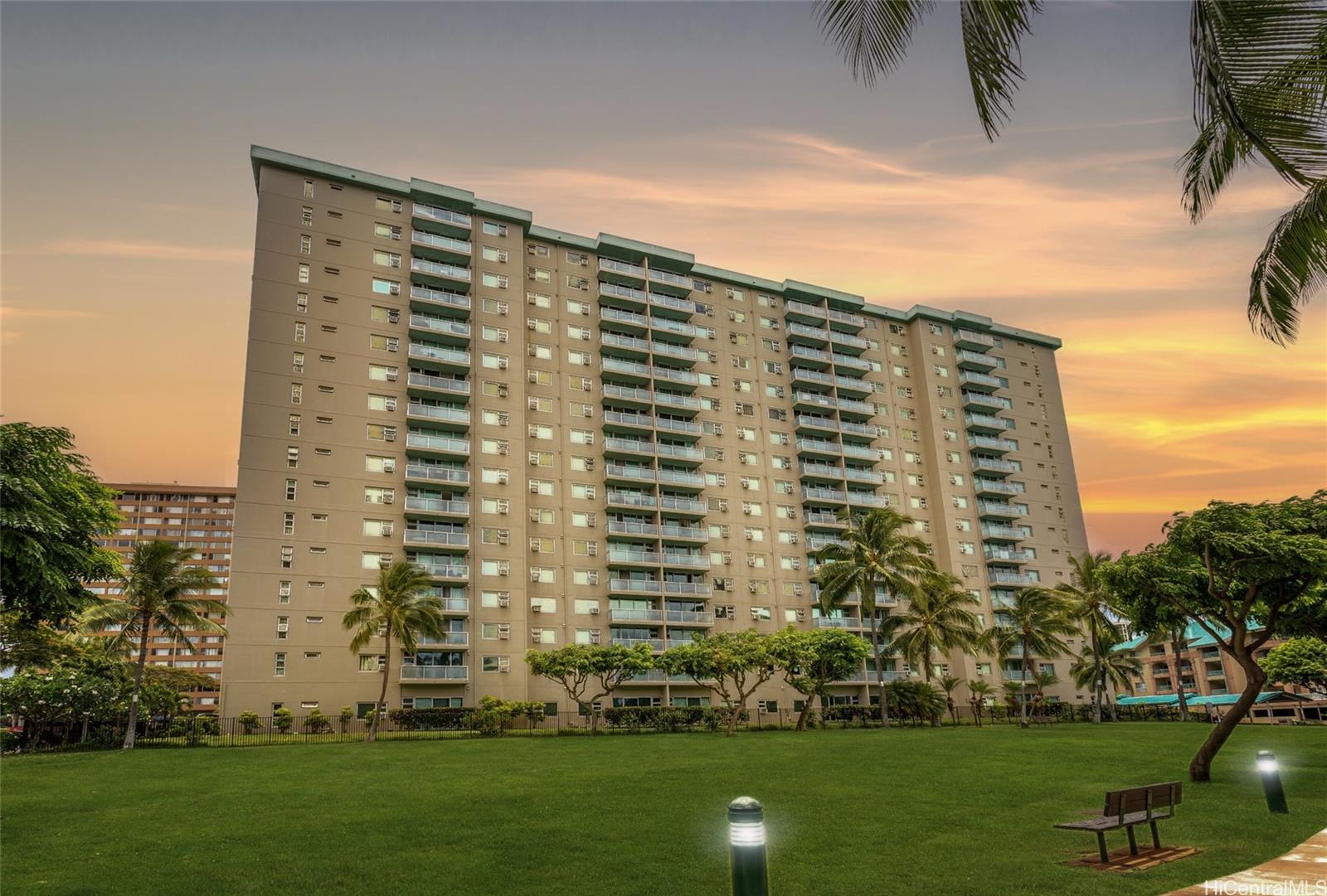 Country Club Village 6 condo # 810, Honolulu, Hawaii - photo 4 of 13