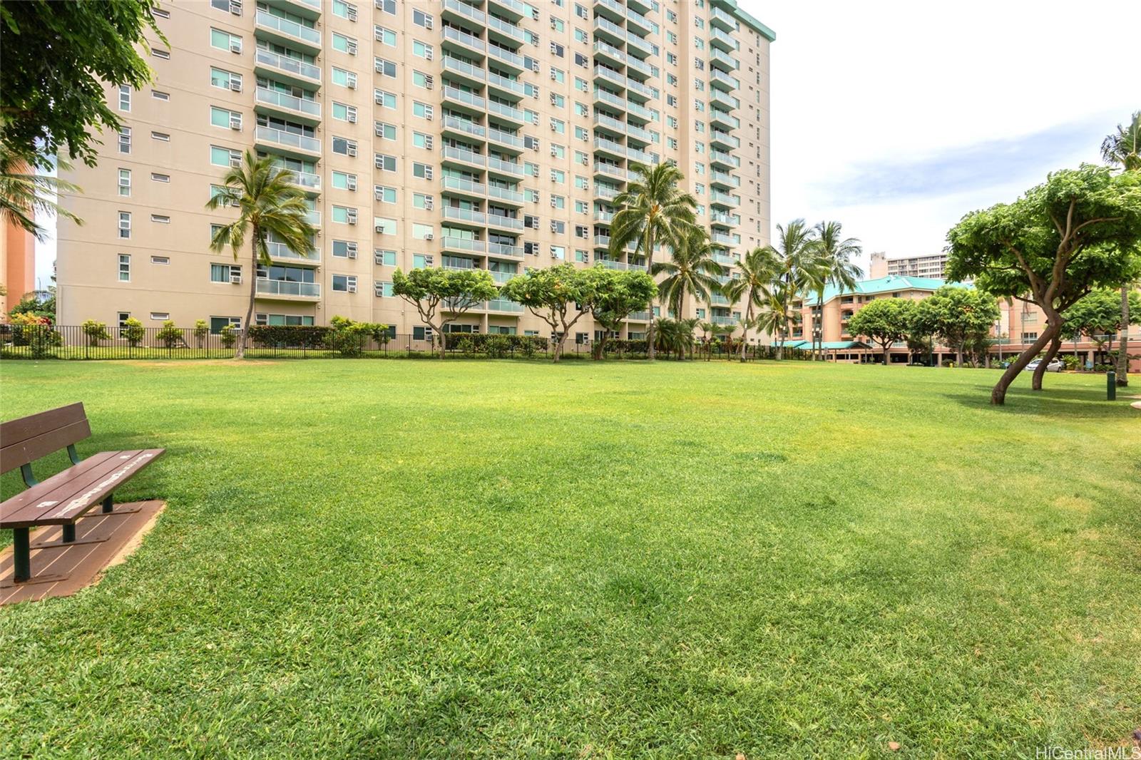 Country Club Village 6 condo # 810, Honolulu, Hawaii - photo 7 of 13