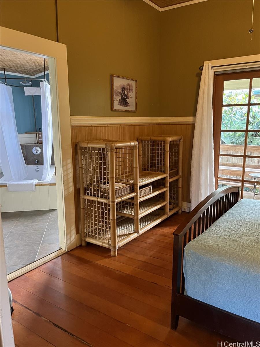 301  Ponahawai St Hilo, South Hilo home - photo 3 of 12