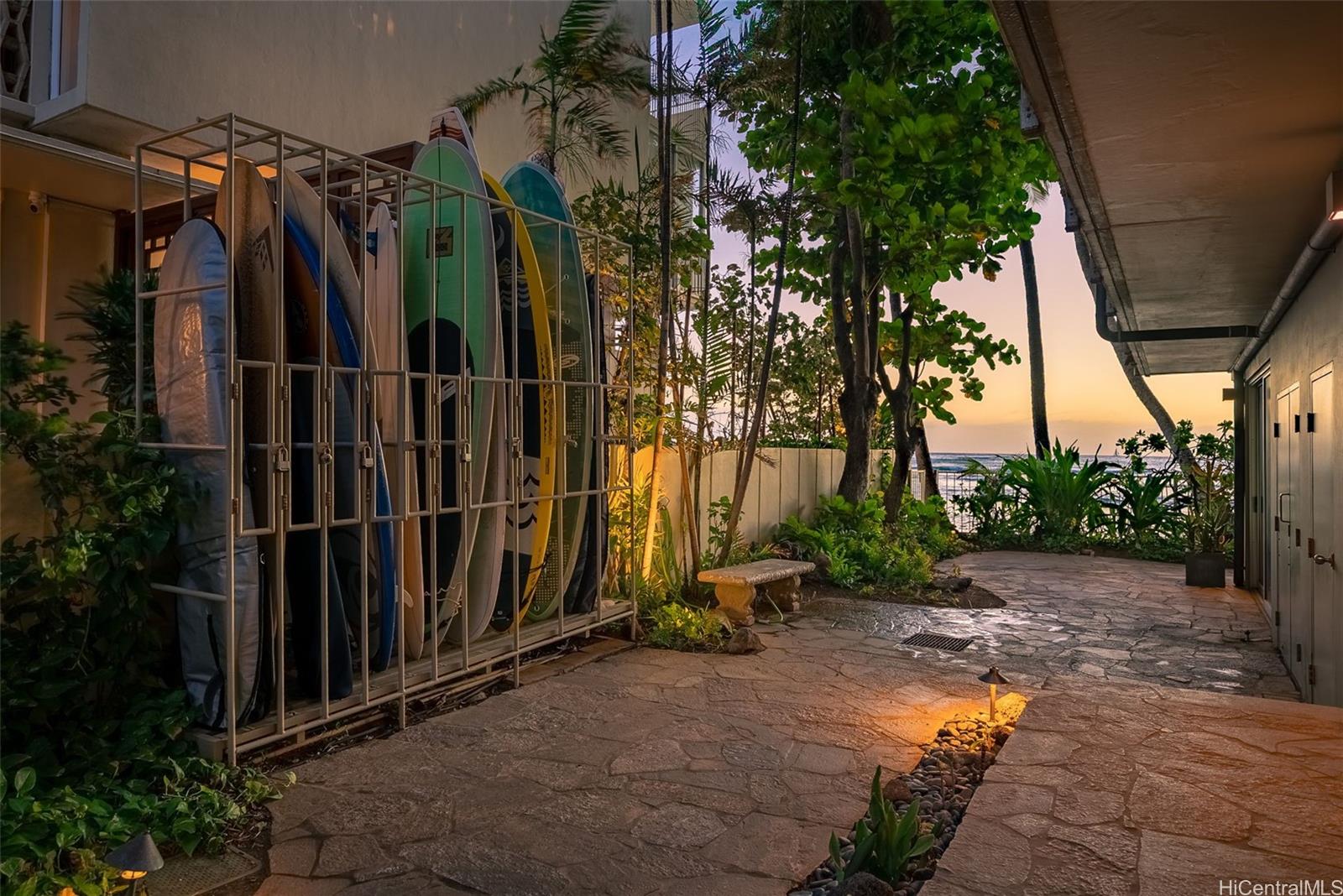 Oceanside Manor condo # 201, Honolulu, Hawaii - photo 23 of 25