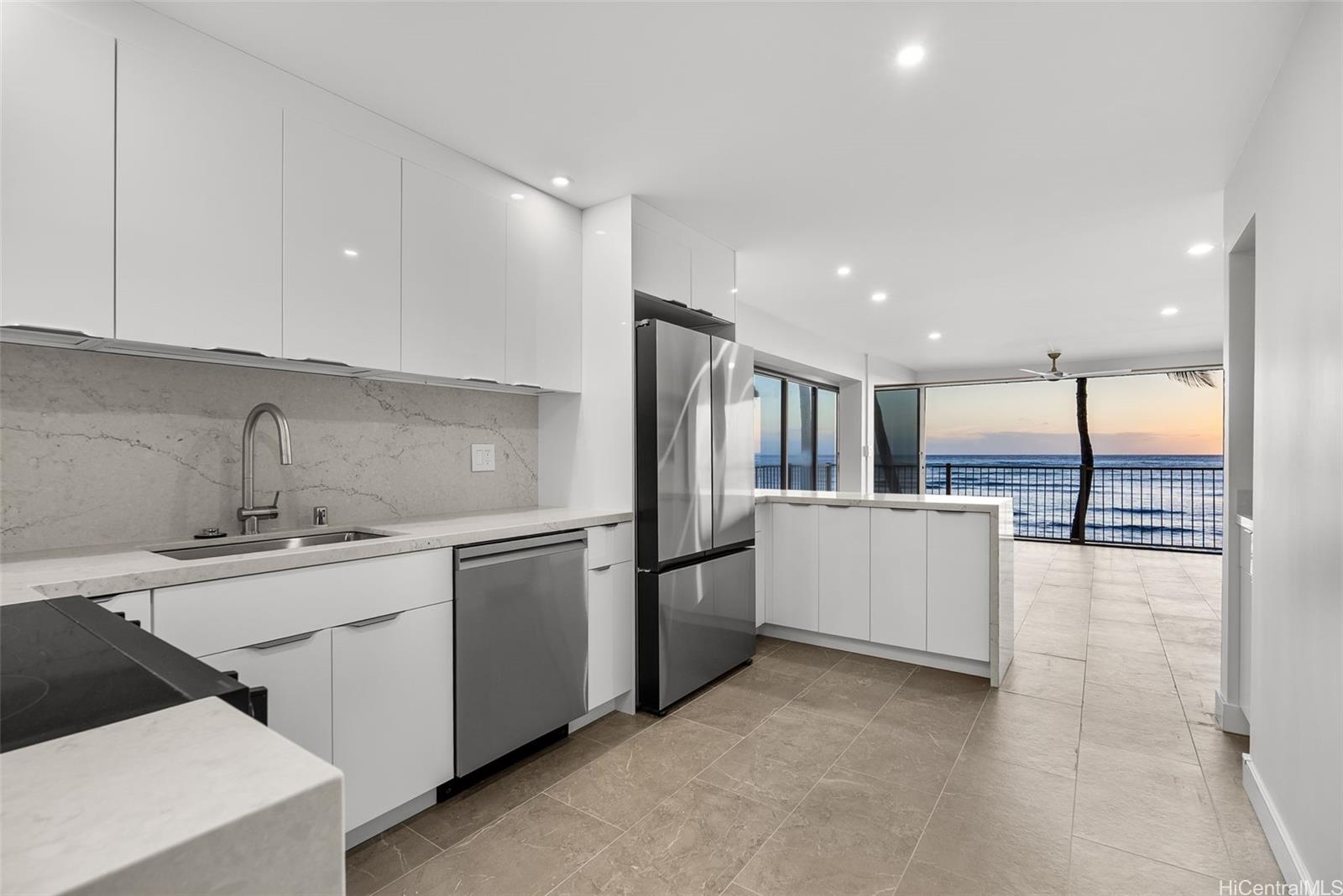 Oceanside Manor condo # 201, Honolulu, Hawaii - photo 5 of 25