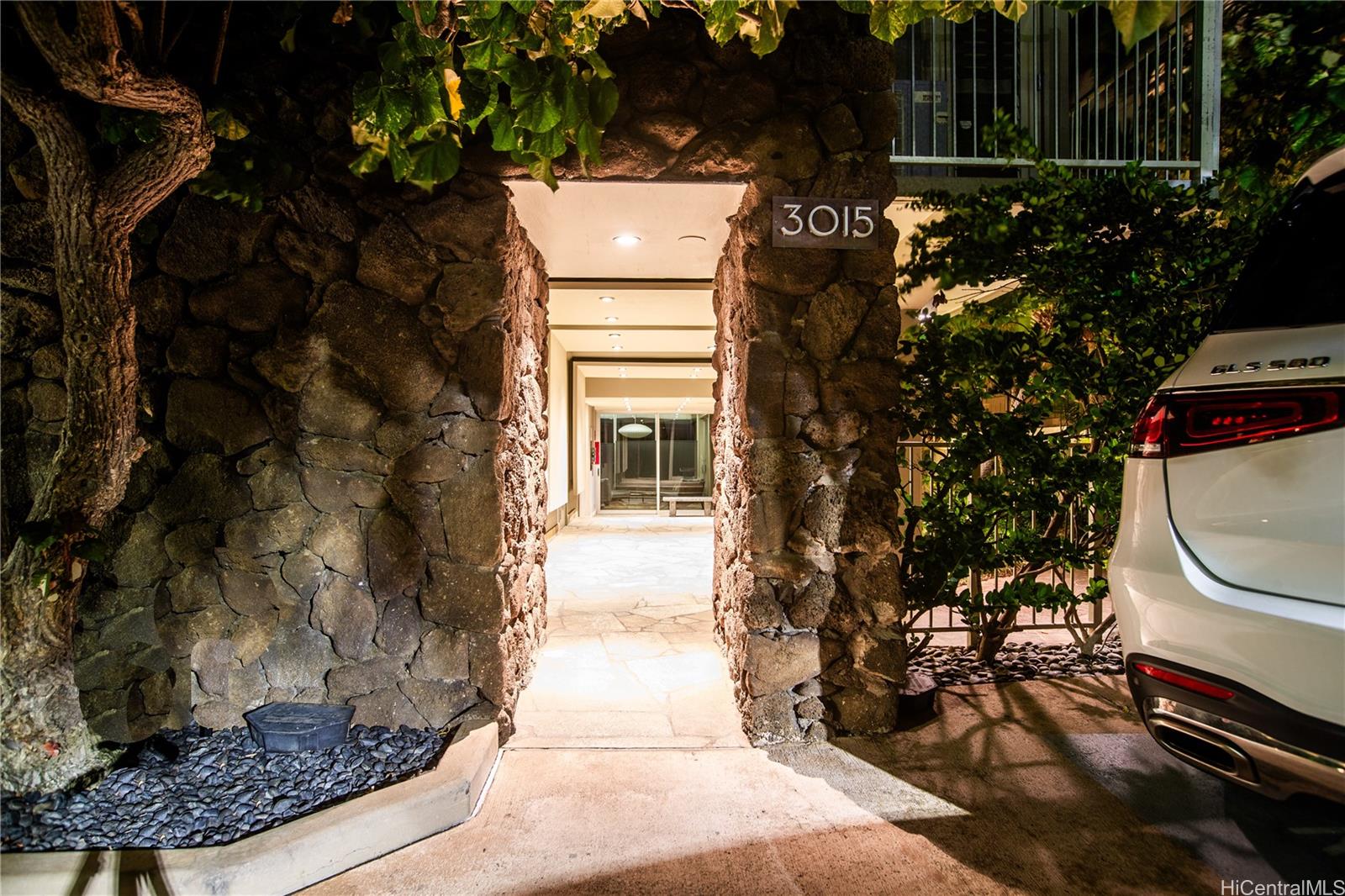 Oceanside Manor condo # 402, Honolulu, Hawaii - photo 21 of 25